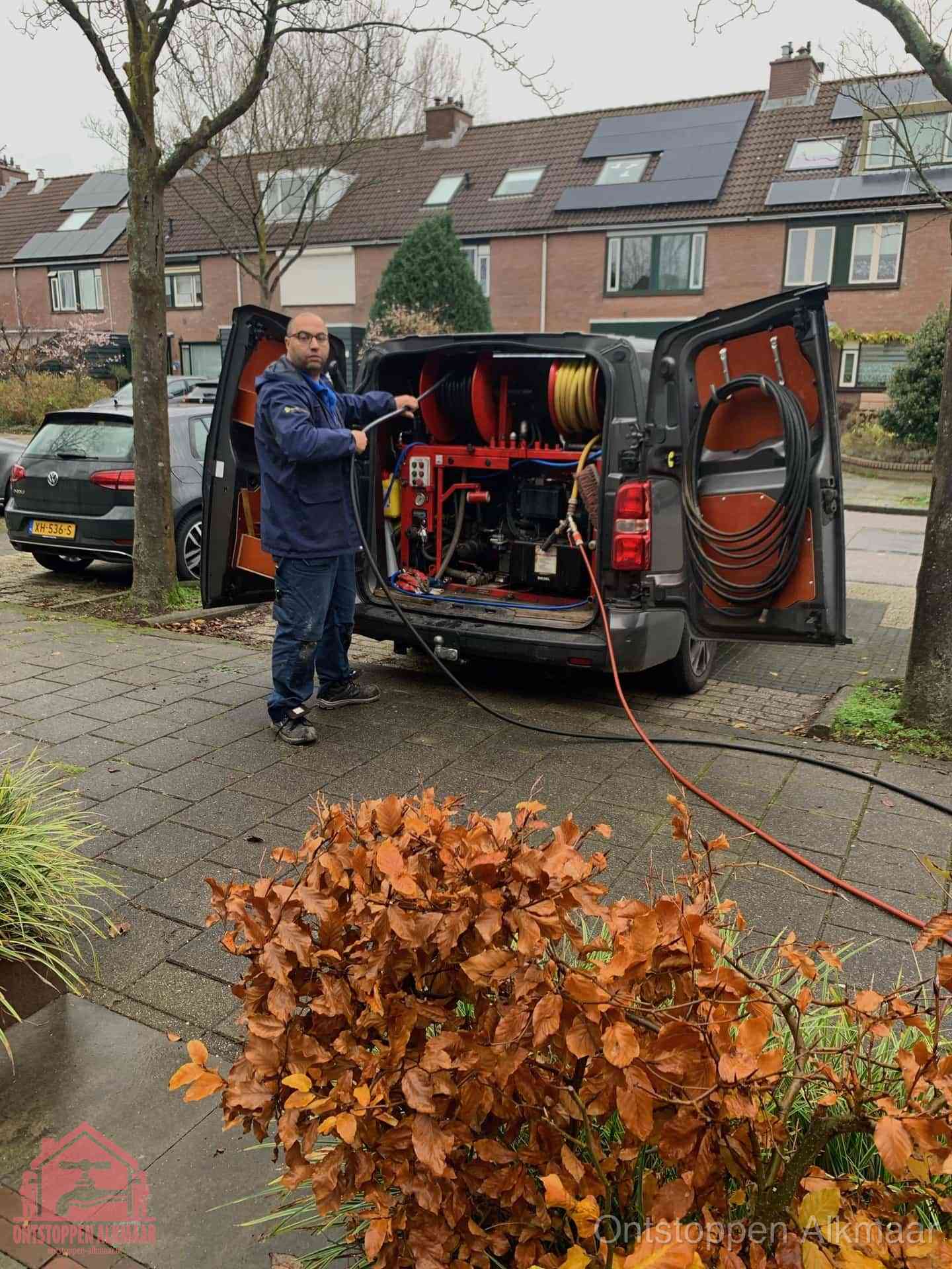 Rioolservice in de wijk in Alkmaar