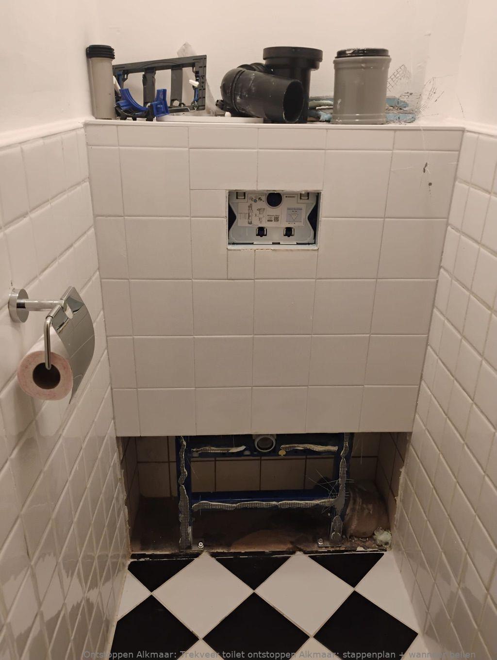 Trekveer toilet ontstoppen Alkmaar: stappenplan + wanneer bellen